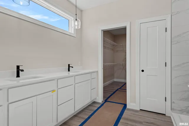 $549,900 | 404 Sundown Lane, Chatham, IL 62629