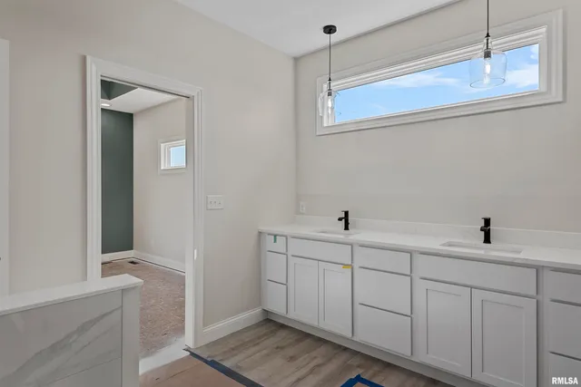 $549,900 | 404 Sundown Lane, Chatham, IL 62629