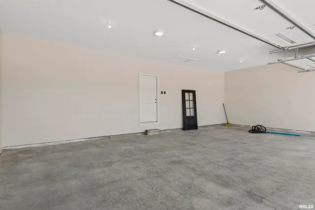 $549,900 | 404 Sundown Lane, Chatham, IL 62629