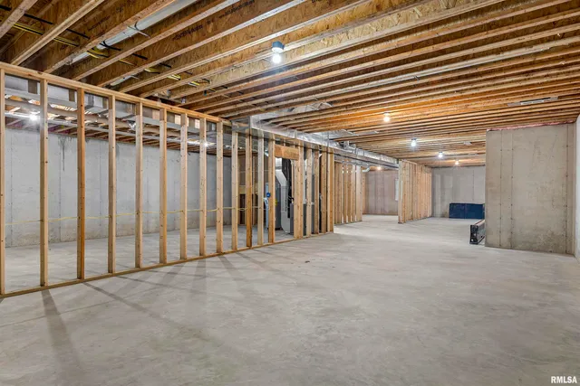 $549,900 | 404 Sundown Lane, Chatham, IL 62629