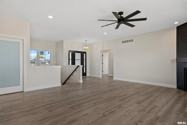 $549,900 | 404 Sundown Lane, Chatham, IL 62629