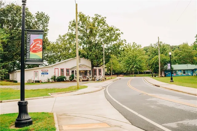 $563,405 | 165 Brandle Rose Way, Hoschton, GA 30548