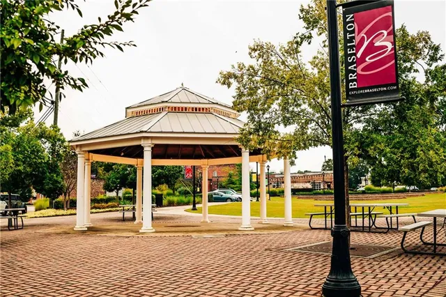 $563,405 | 165 Brandle Rose Way, Hoschton, GA 30548