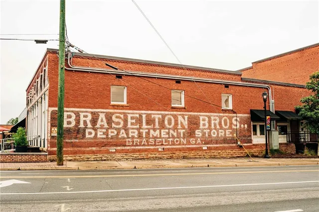 $563,405 | 165 Brandle Rose Way, Hoschton, GA 30548