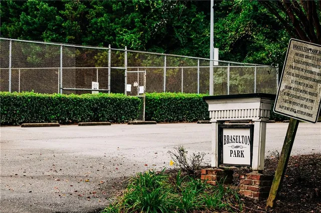 $563,405 | 165 Brandle Rose Way, Hoschton, GA 30548