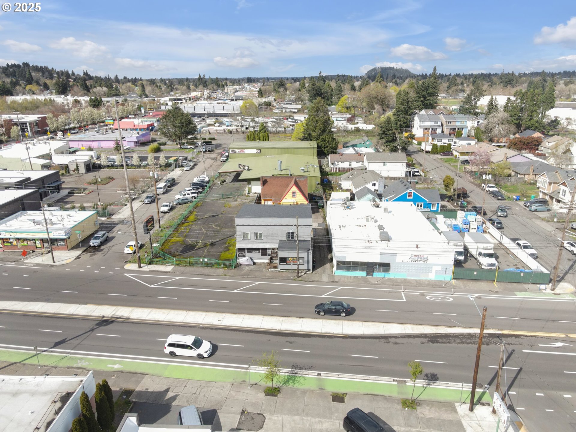 8325 Southeast Division Street Portland, OR 97216 - Photo 7 of 44