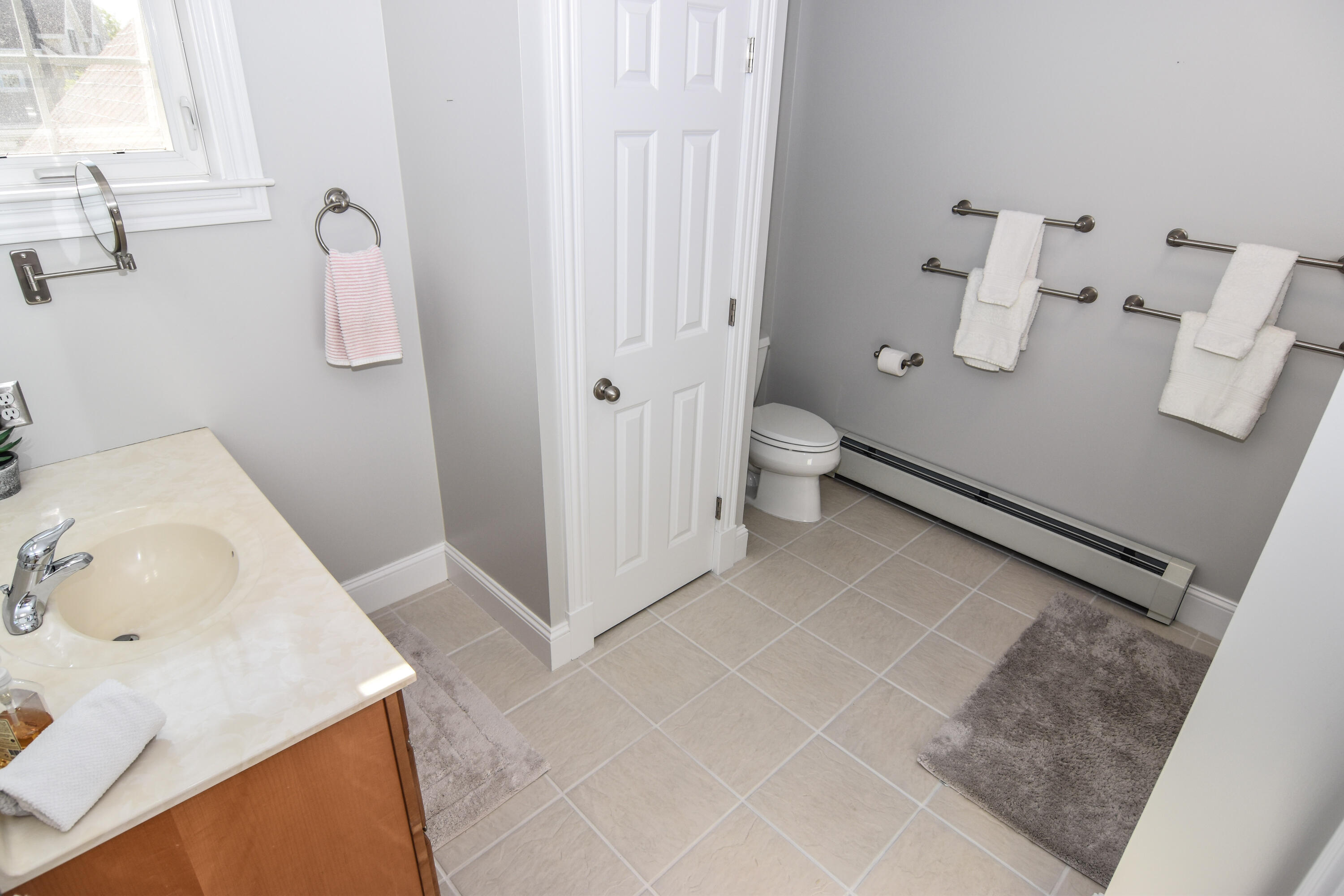180 Ridge Road, Unit 25 Portland, ME 04103 - Photo 22 of 36 2nd Floor Bathroom