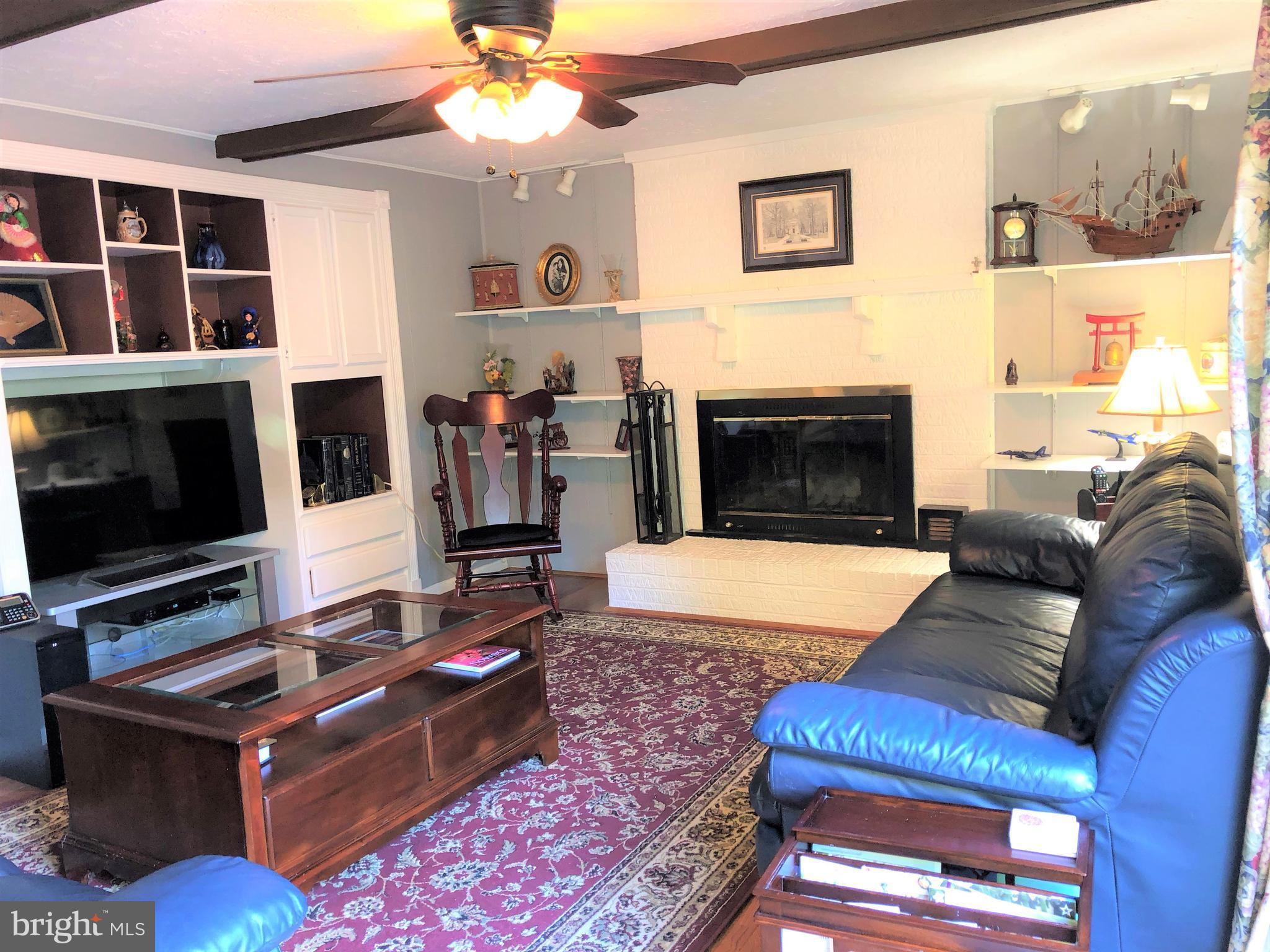 7516 Candytuft Court Springfield, VA 22153 - Photo 4 of 30 Family Room
