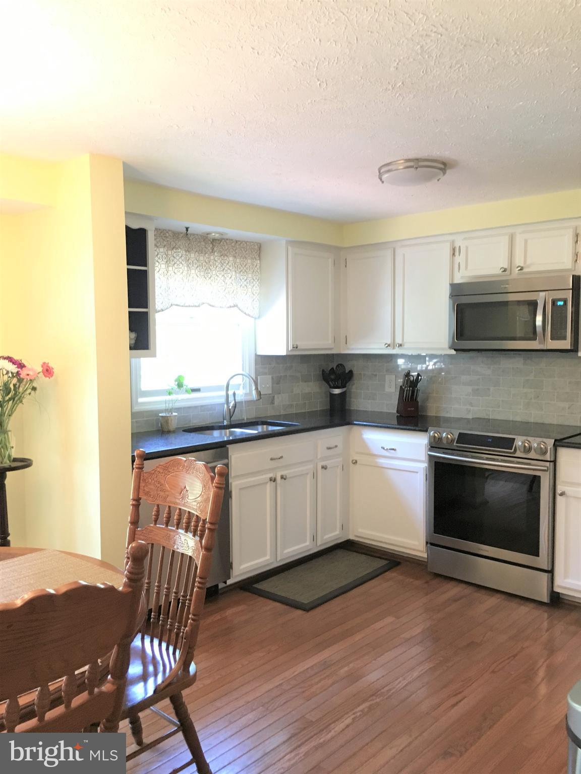 7516 Candytuft Court Springfield, VA 22153 - Photo 5 of 30 Kitchen