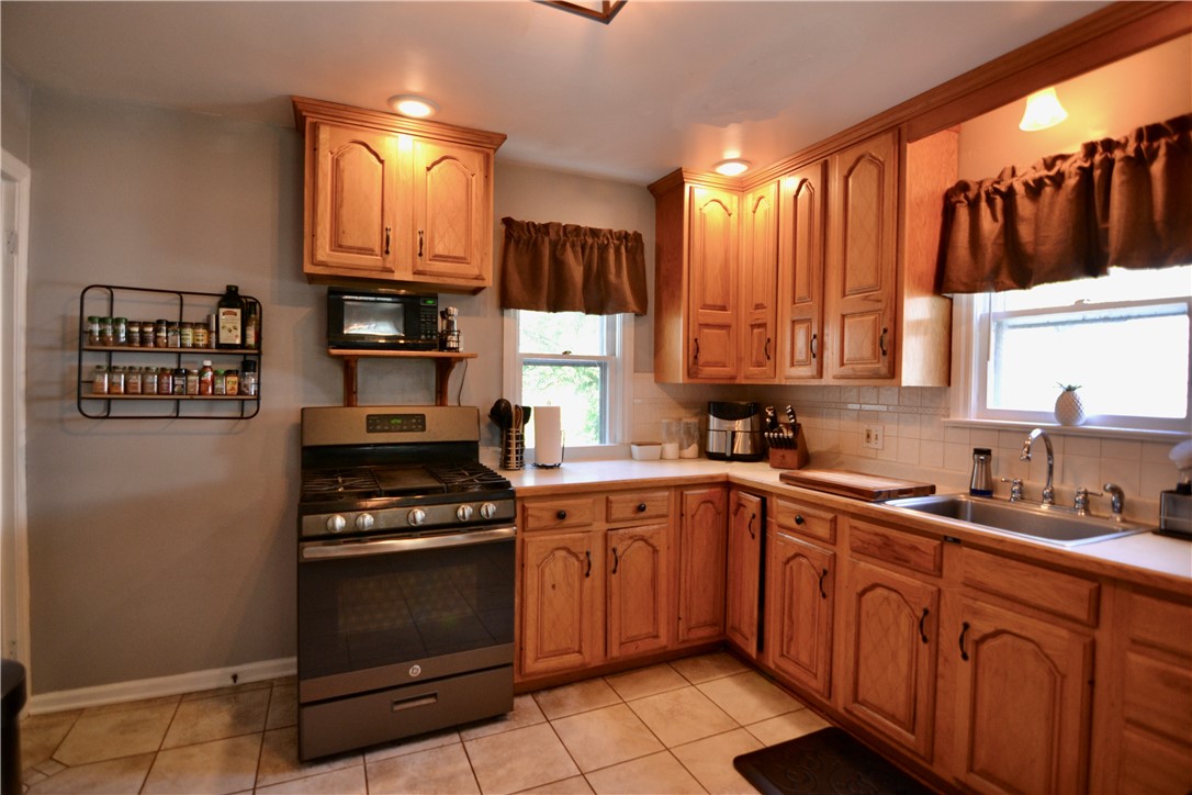 315 Walzer Road Irondequoit, NY 14622 - Photo 5 of 18