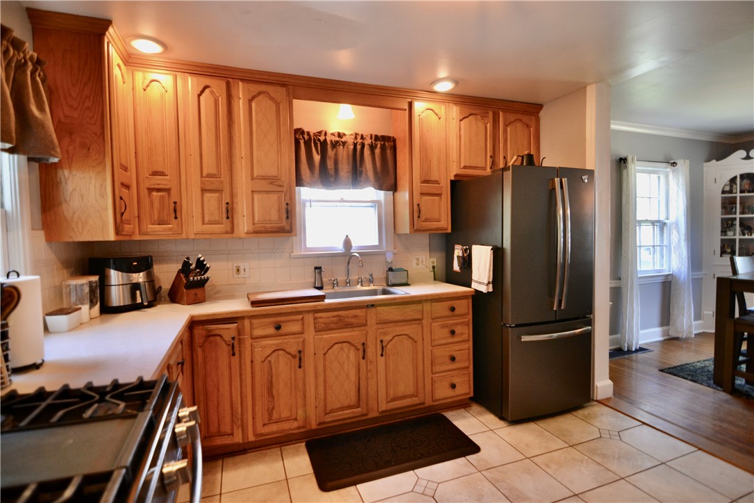 315 Walzer Road Irondequoit, NY 14622 - Photo 6 of 18