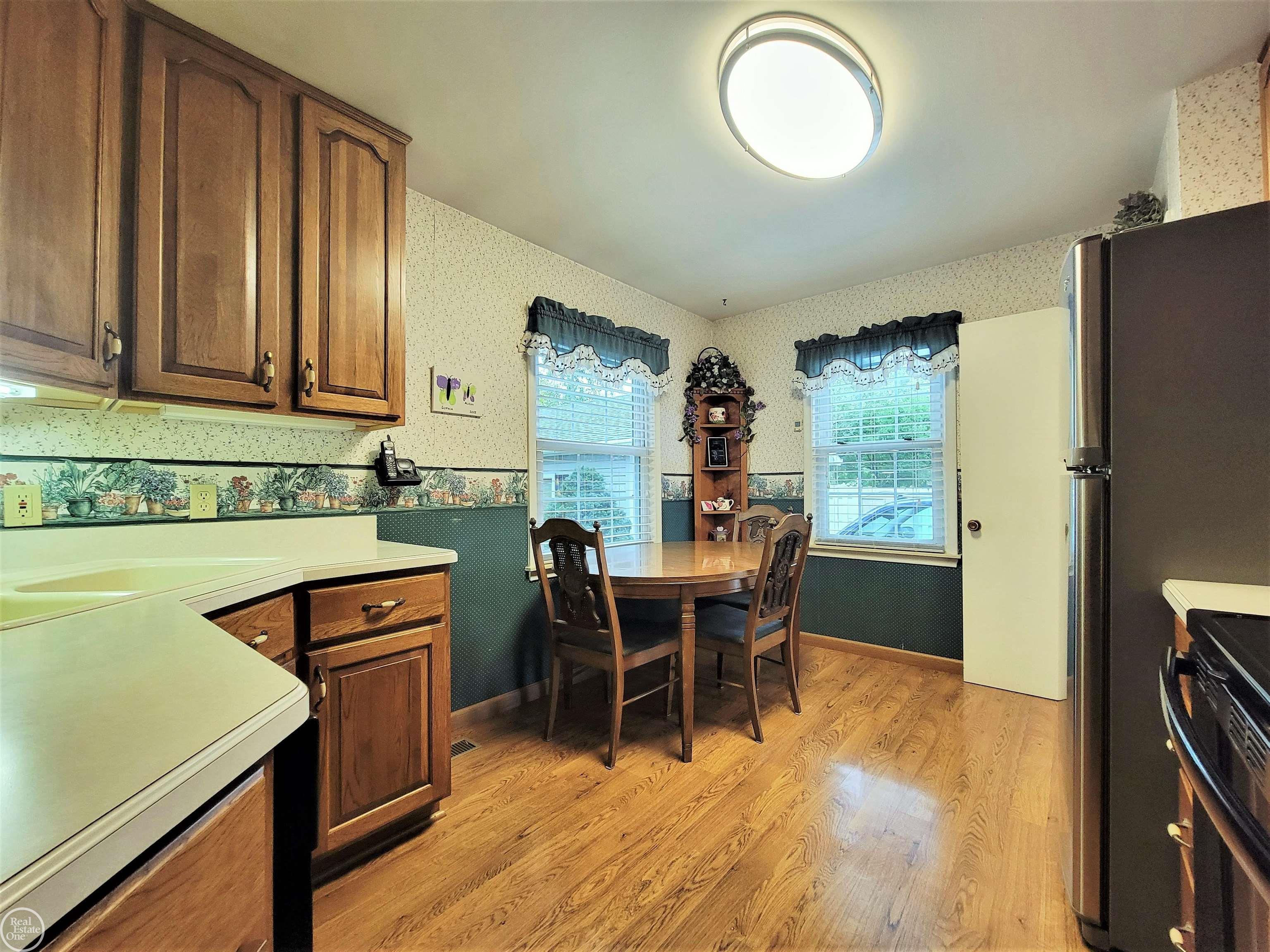 55201 Hayes Road Utica, MI 48315 - Photo 5 of 27 50092751-4.JPG