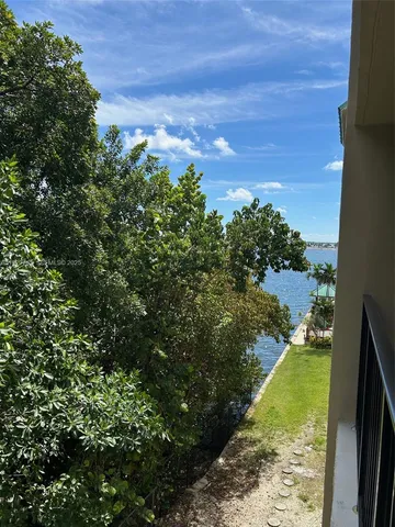 $2,575 | 2201 Brickell Avenue, Unit 69, Miami, FL 33129