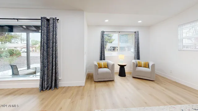 $5,000 | 5215 East Cambridge Avenue, Phoenix, AZ 85008