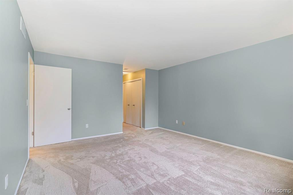 30414 Orchard Lake Road, Unit 25 Farmington Hills, MI 48334 - Photo 11 of 25