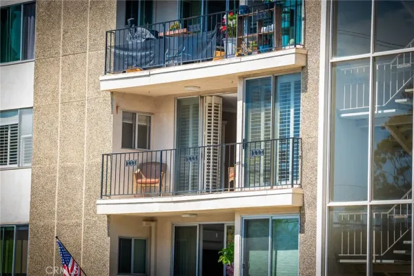 $659,000 | 2772 2nd Street, Unit A2, Long Beach, CA 90803