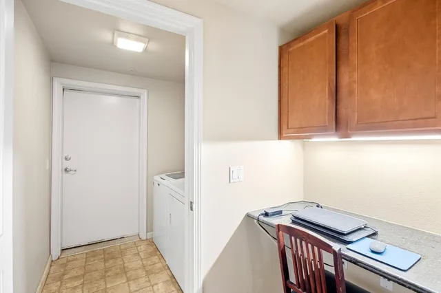 a view of an entryway with workspace