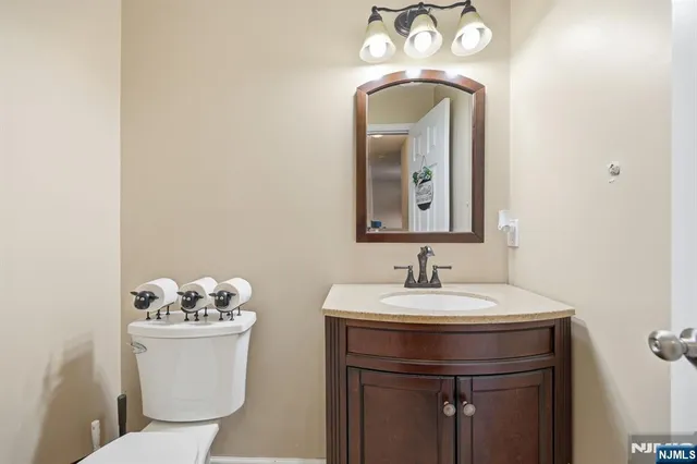 $474,900 | 12 Mountain Ridge Road, Bloomingdale, NJ 07403