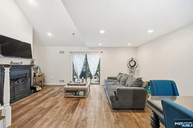 $474,900 | 12 Mountain Ridge Road, Bloomingdale, NJ 07403