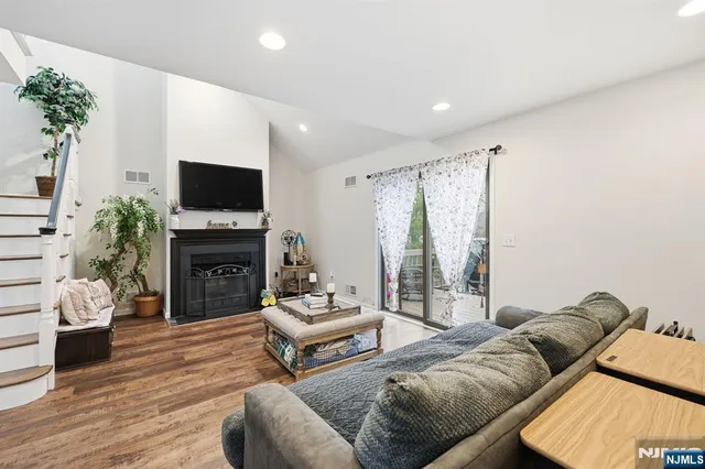 $474,900 | 12 Mountain Ridge Road, Bloomingdale, NJ 07403