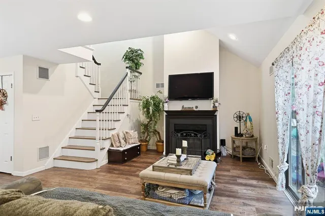 $474,900 | 12 Mountain Ridge Road, Bloomingdale, NJ 07403