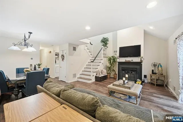 $474,900 | 12 Mountain Ridge Road, Bloomingdale, NJ 07403