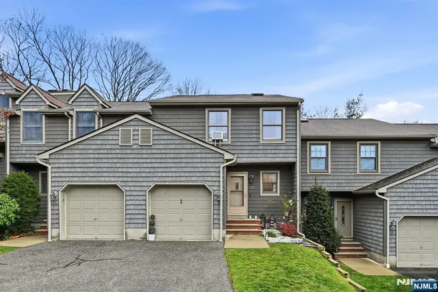 $474,900 | 12 Mountain Ridge Road, Bloomingdale, NJ 07403