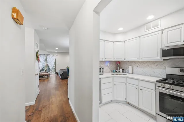 $474,900 | 12 Mountain Ridge Road, Bloomingdale, NJ 07403