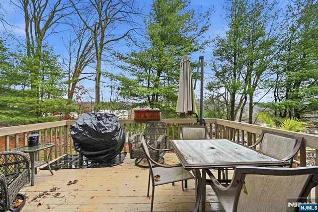 $474,900 | 12 Mountain Ridge Road, Bloomingdale, NJ 07403