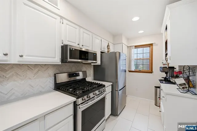 $474,900 | 12 Mountain Ridge Road, Bloomingdale, NJ 07403