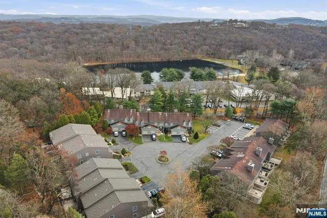 $474,900 | 12 Mountain Ridge Road, Bloomingdale, NJ 07403