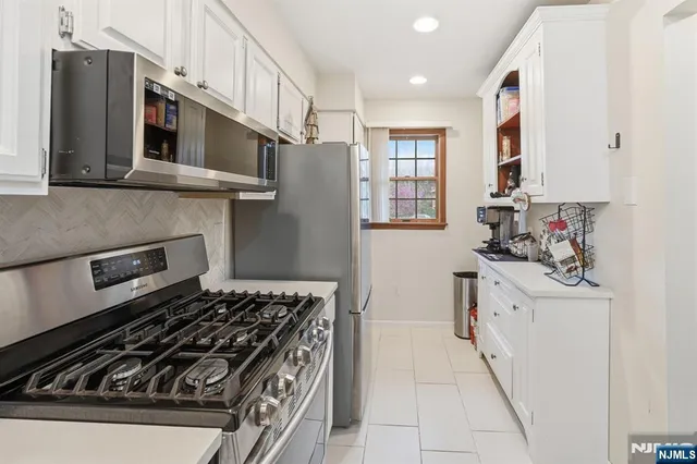 $474,900 | 12 Mountain Ridge Road, Bloomingdale, NJ 07403