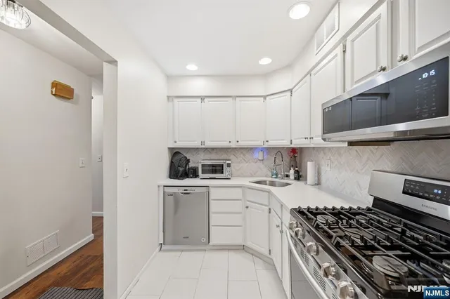 $474,900 | 12 Mountain Ridge Road, Bloomingdale, NJ 07403