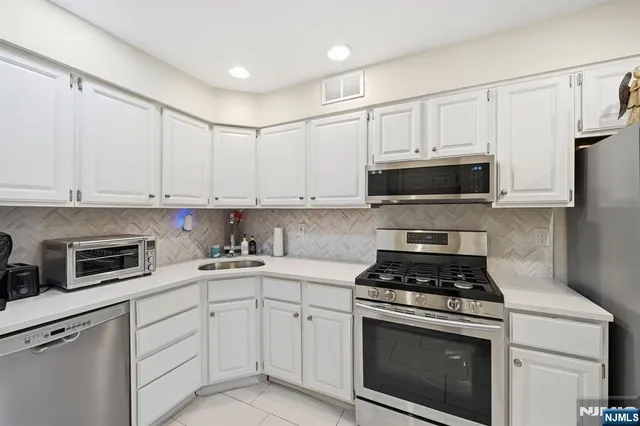 $474,900 | 12 Mountain Ridge Road, Bloomingdale, NJ 07403