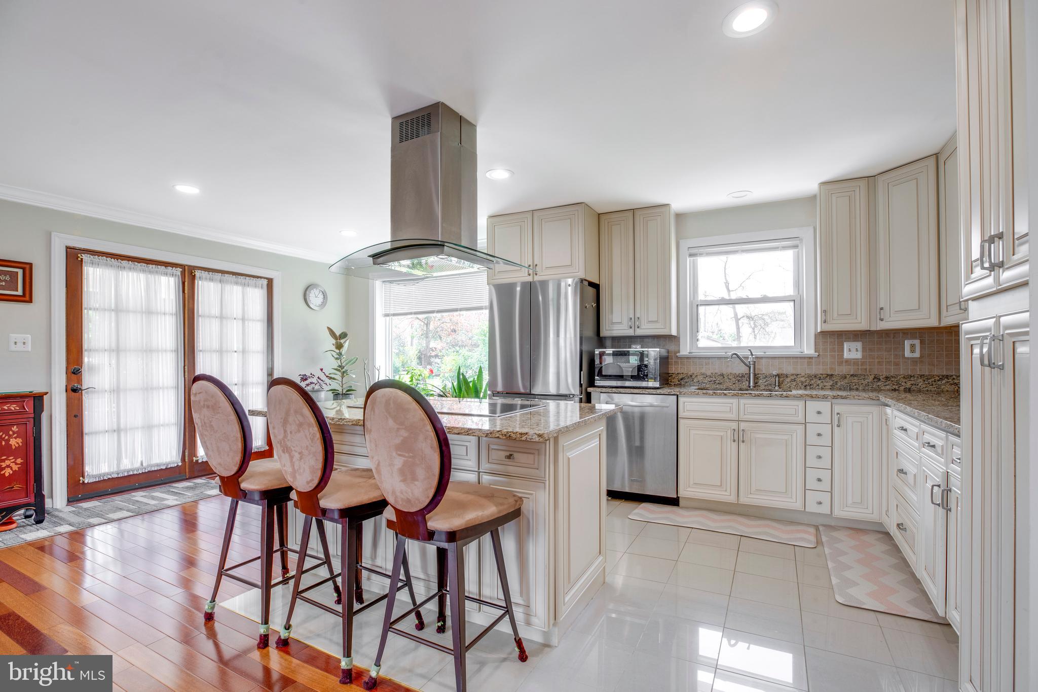 5705 Spruce Drive Clinton, MD 20735 - Photo 10 of 53 RENOVATED KITCHEN
