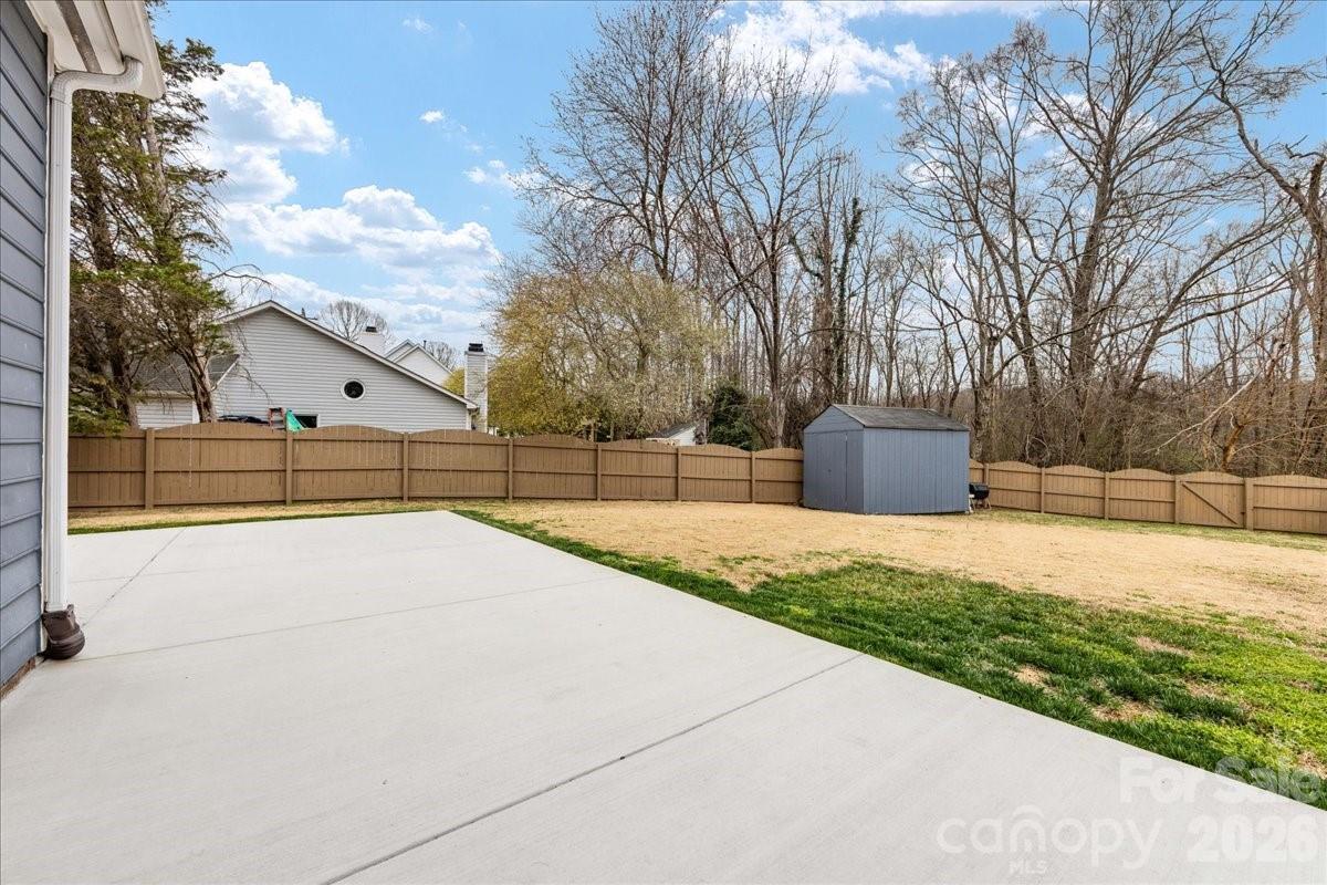 7800 Trotter Road Charlotte, NC 28216 - Photo 45 of 46 a view of backyard with green space