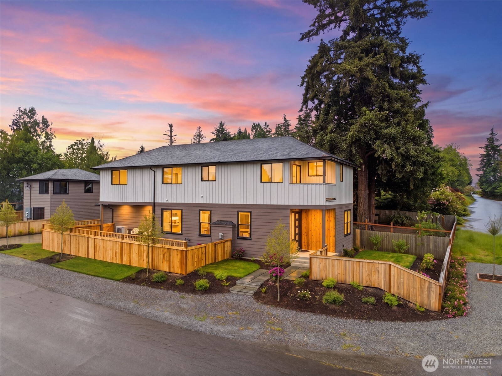 10202 44th Avenue Southwest Seattle, WA 98146 - Photo 2 of 35
