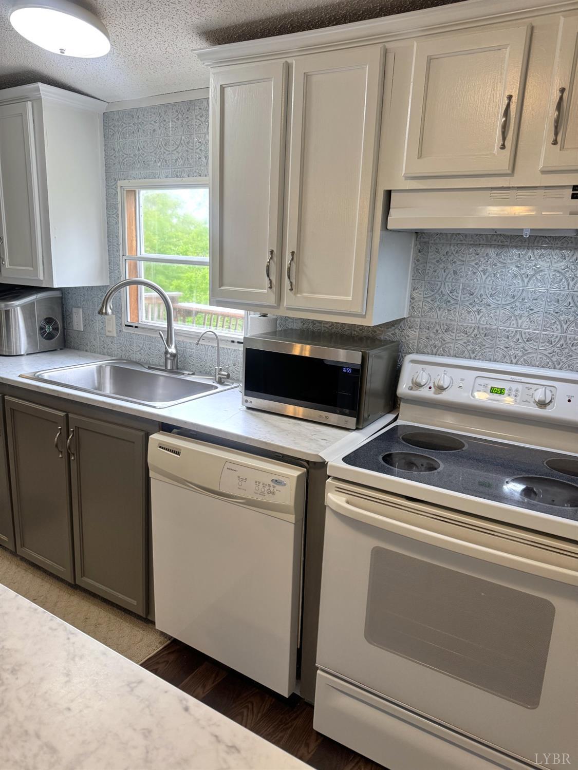 1307 Glass Hill Road Goode, VA 24556 - Photo 4 of 19