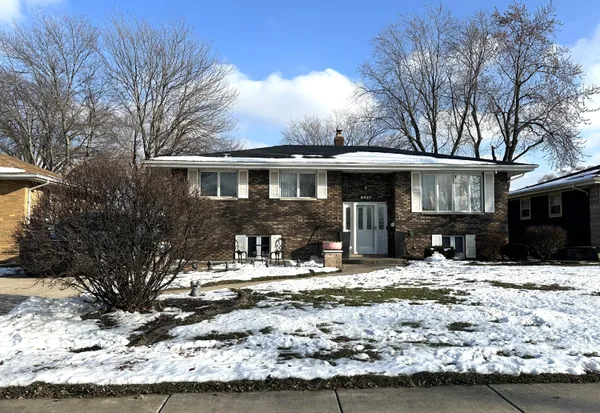 $357,900 | 8027 Kooy Drive, Munster, IN 46321