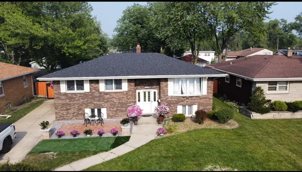 $357,900 | 8027 Kooy Drive, Munster, IN 46321