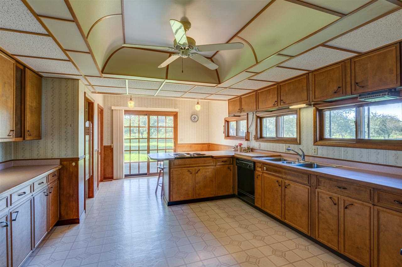 15287 Bluff Road Traverse City, MI 49686 - Photo 21 of 45 1799565-20.JPG