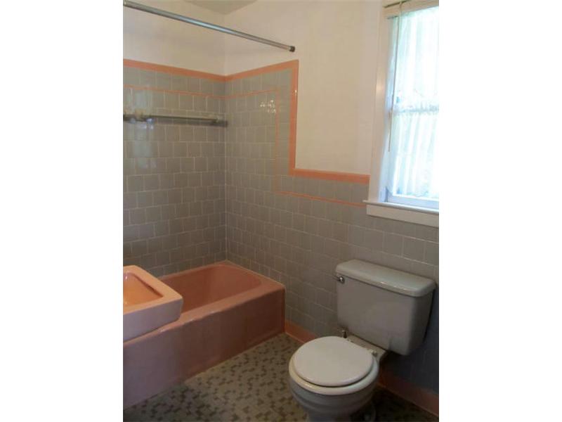 26 Mayfair Road Warwick, RI 02888 - Photo 8 of 11 Bathroom.