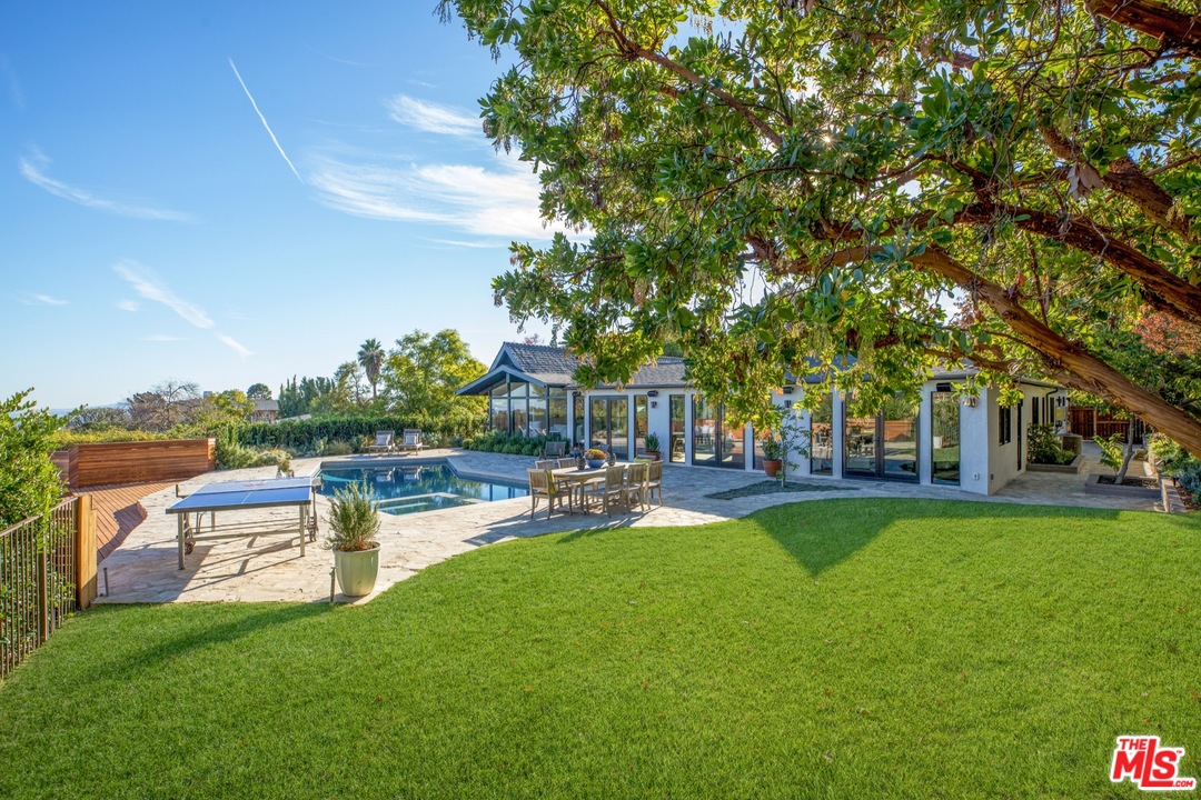 2488 Westridge Road Los Angeles, CA 90049 - Photo 4 of 11