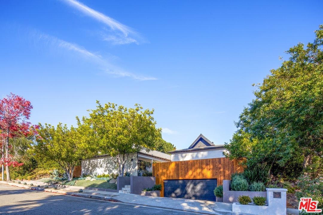 2488 Westridge Road Los Angeles, CA 90049 - Photo 5 of 11