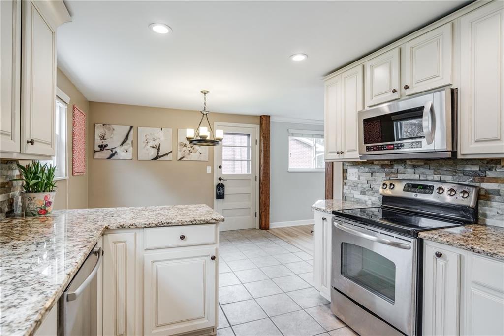 448 Amherst Avenue Coraopolis, PA 15108 - Photo 11 of 25