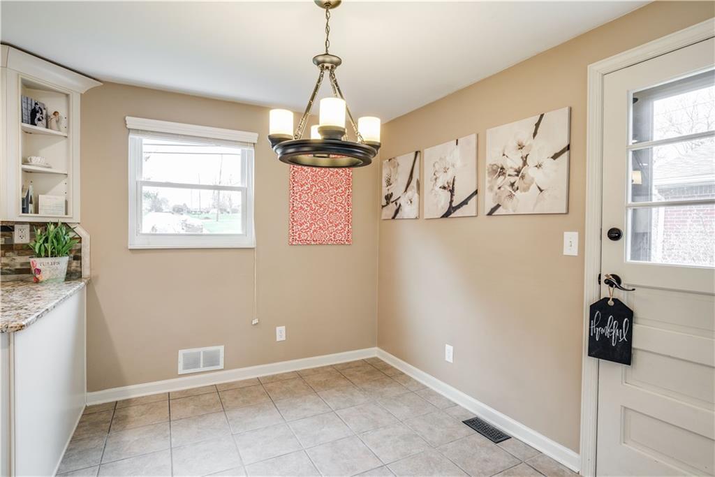 448 Amherst Avenue Coraopolis, PA 15108 - Photo 12 of 25