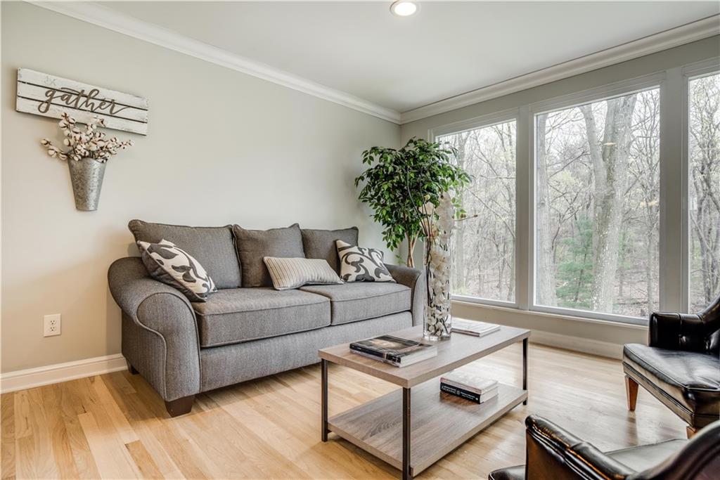 448 Amherst Avenue Coraopolis, PA 15108 - Photo 4 of 25