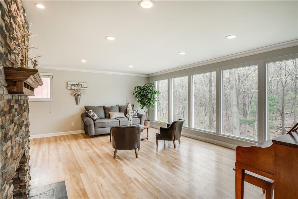 448 Amherst Avenue Coraopolis, PA 15108 - Photo 6 of 25