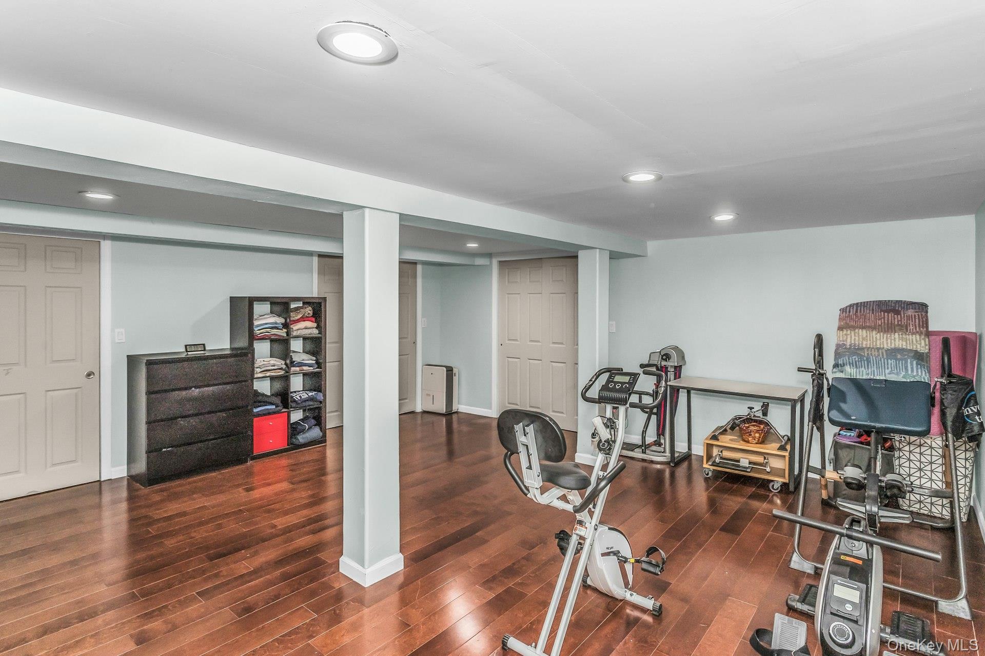 9 Cold Spring Hills Road Huntington, NY 11743 - Photo 25 of 31