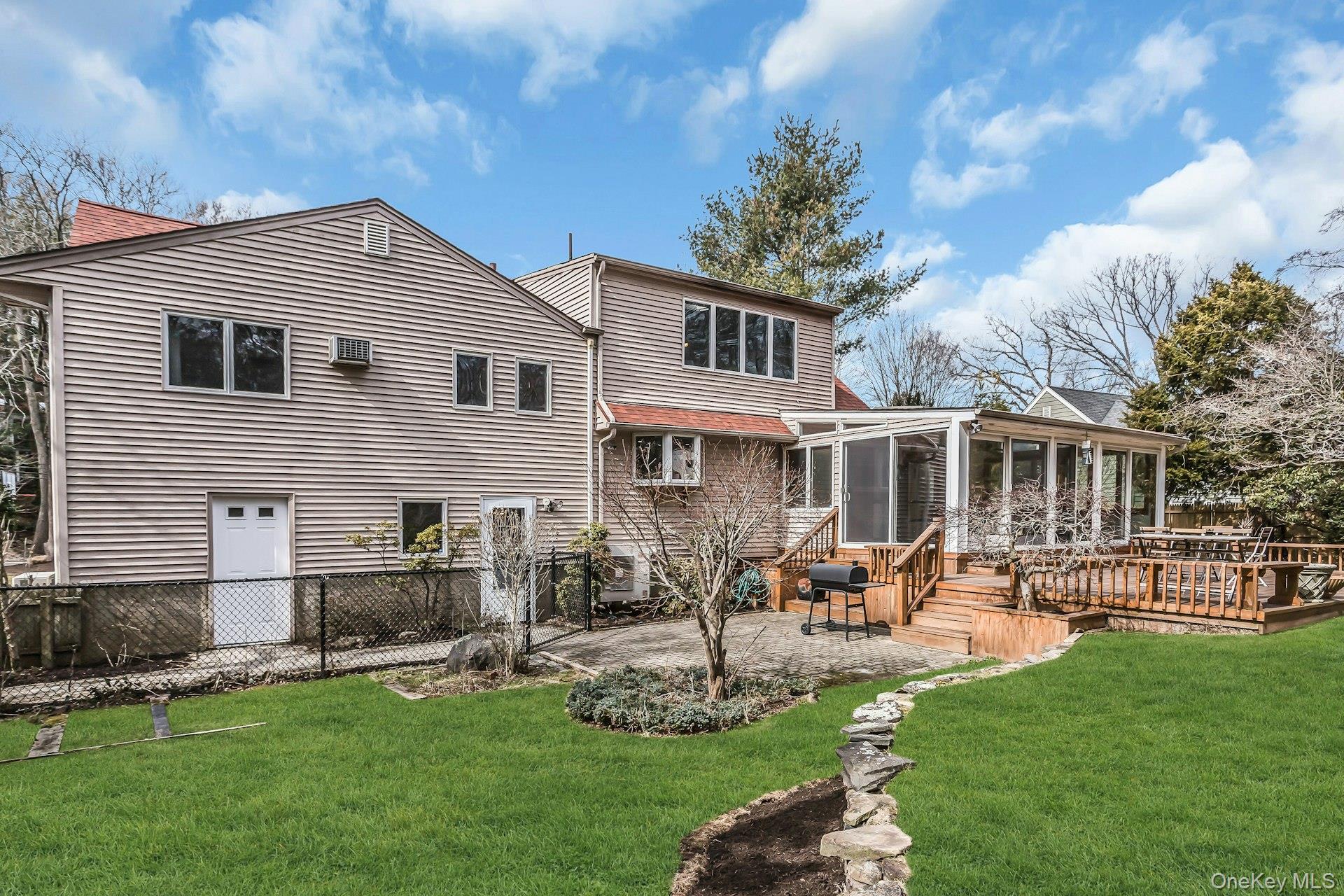 9 Cold Spring Hills Road Huntington, NY 11743 - Photo 27 of 31